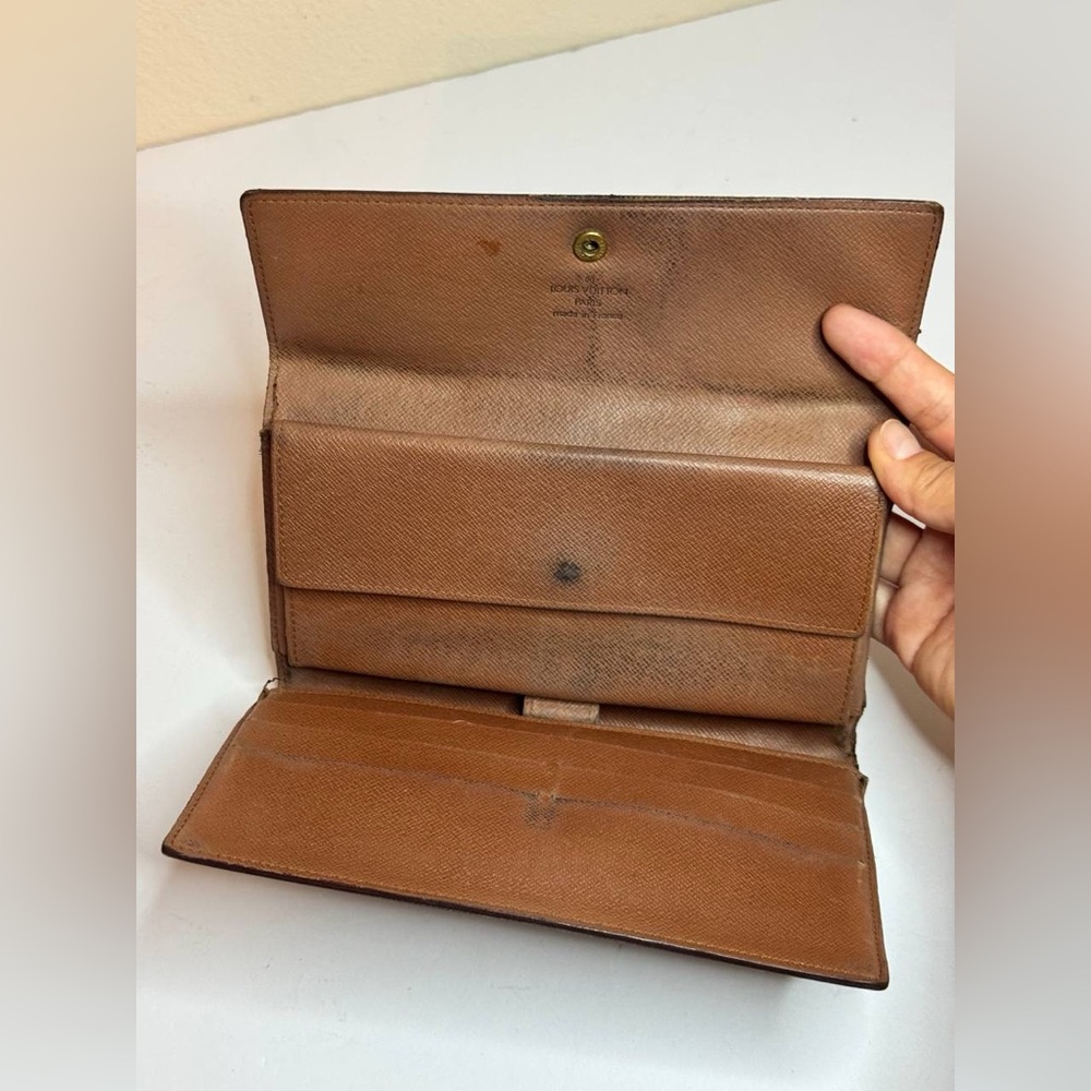 Louis Vuitton Monogram Sarah Wallet - Picture 8 of 12